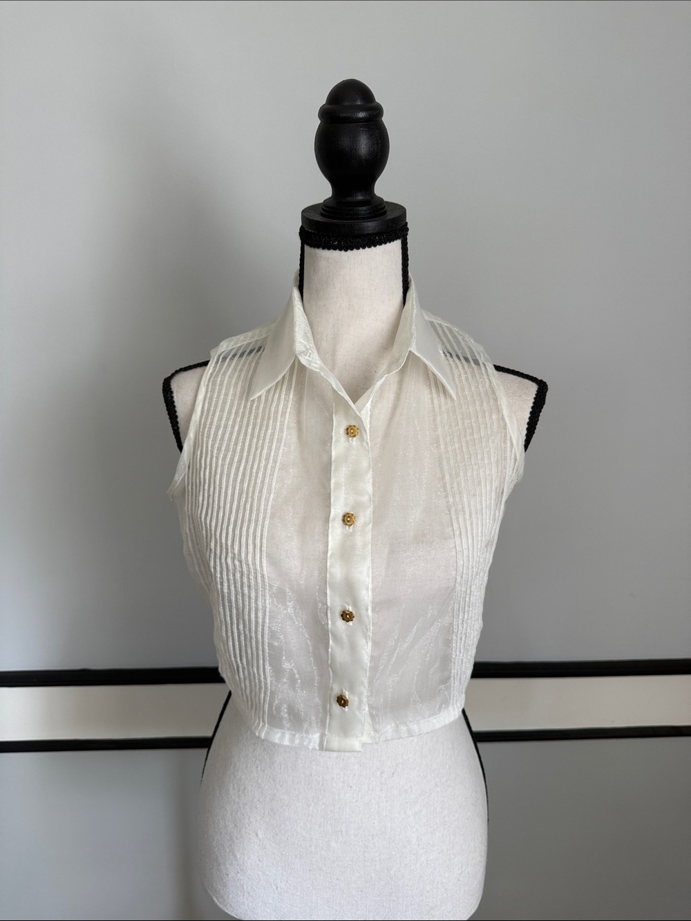 Vintage Todd Oldham Ivory Sleeveless Button Front Crop Shirt